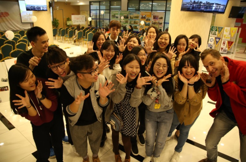 SWSA老师与同学合影